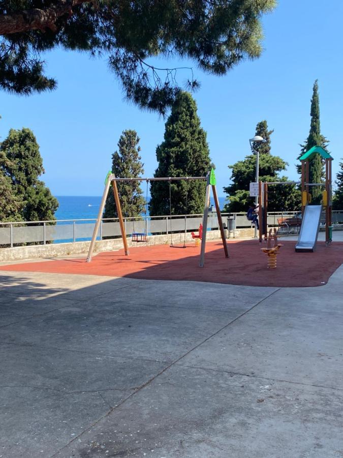 3 Bdrm Apart Near The Sea! Great For Kids! Ареньс-де-Мар Экстерьер фото